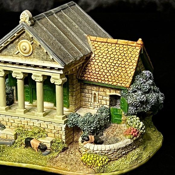 Lilliput Lane | The Pigsty | Collectors' Club - Picture 6 of 15